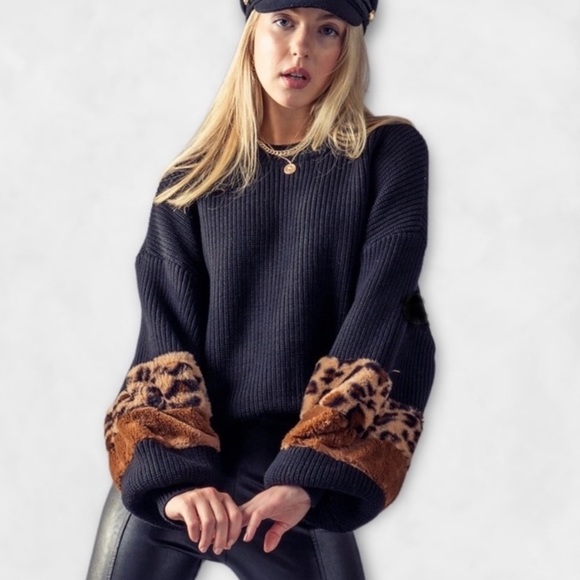 pretty and comfy!! Black/Leopard Fleece/knit pullover sweater. Great quality - Picture 7 of 7